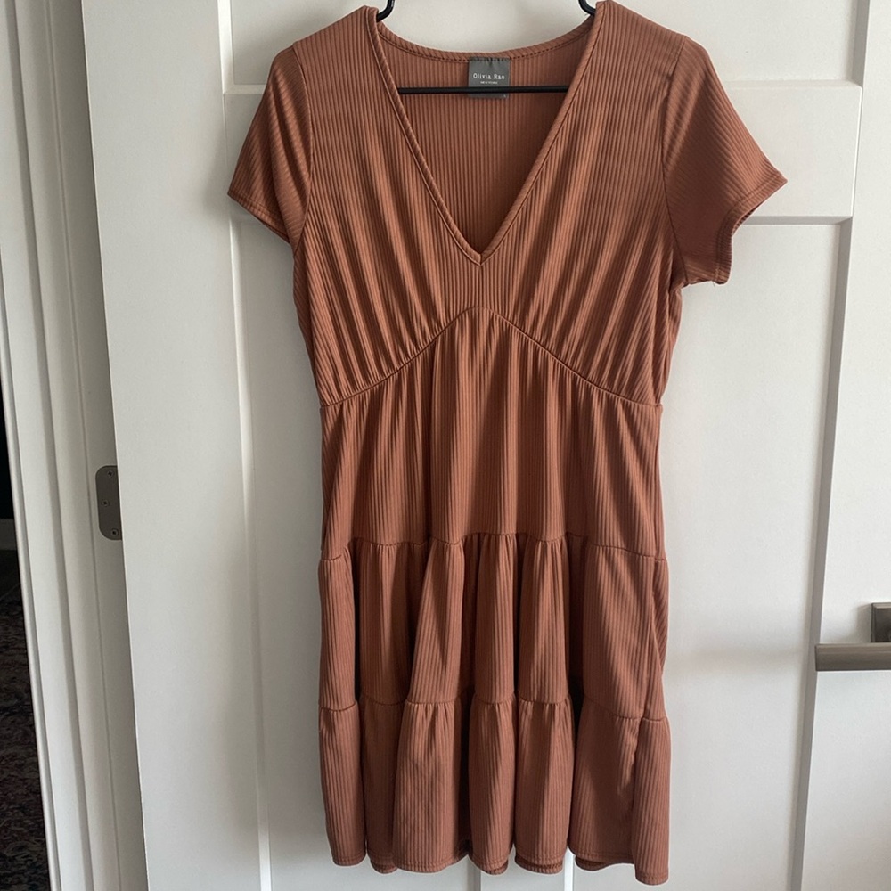 Olivia Rae Ribbed‎ Tiered Babydoll Dress Light brown/blush V-neck Women's L